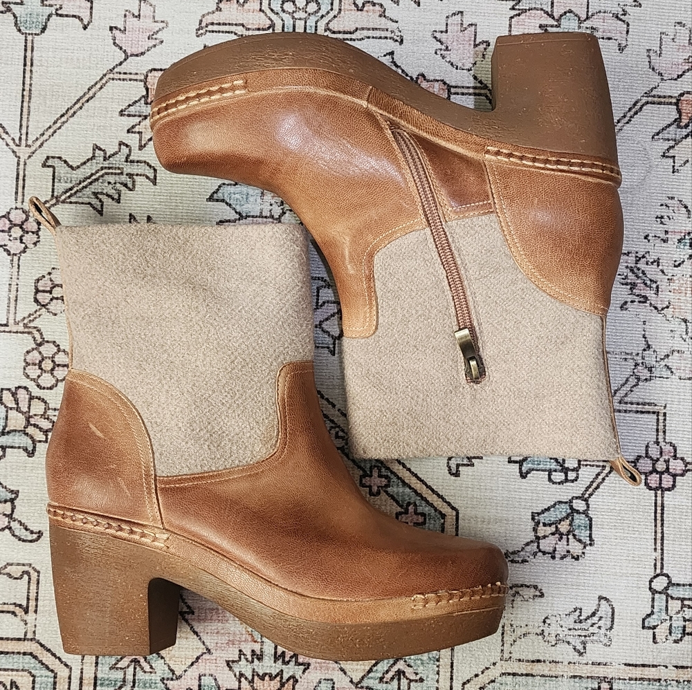 Antelope platform ancient boots in distressed tan leather and felt. Sundance 38